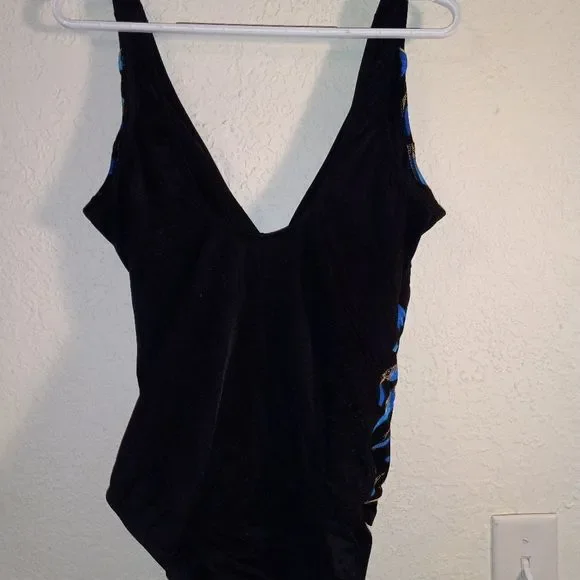Inches Away Plus Size One Piece Bathing Suit - Picture 5 of 7